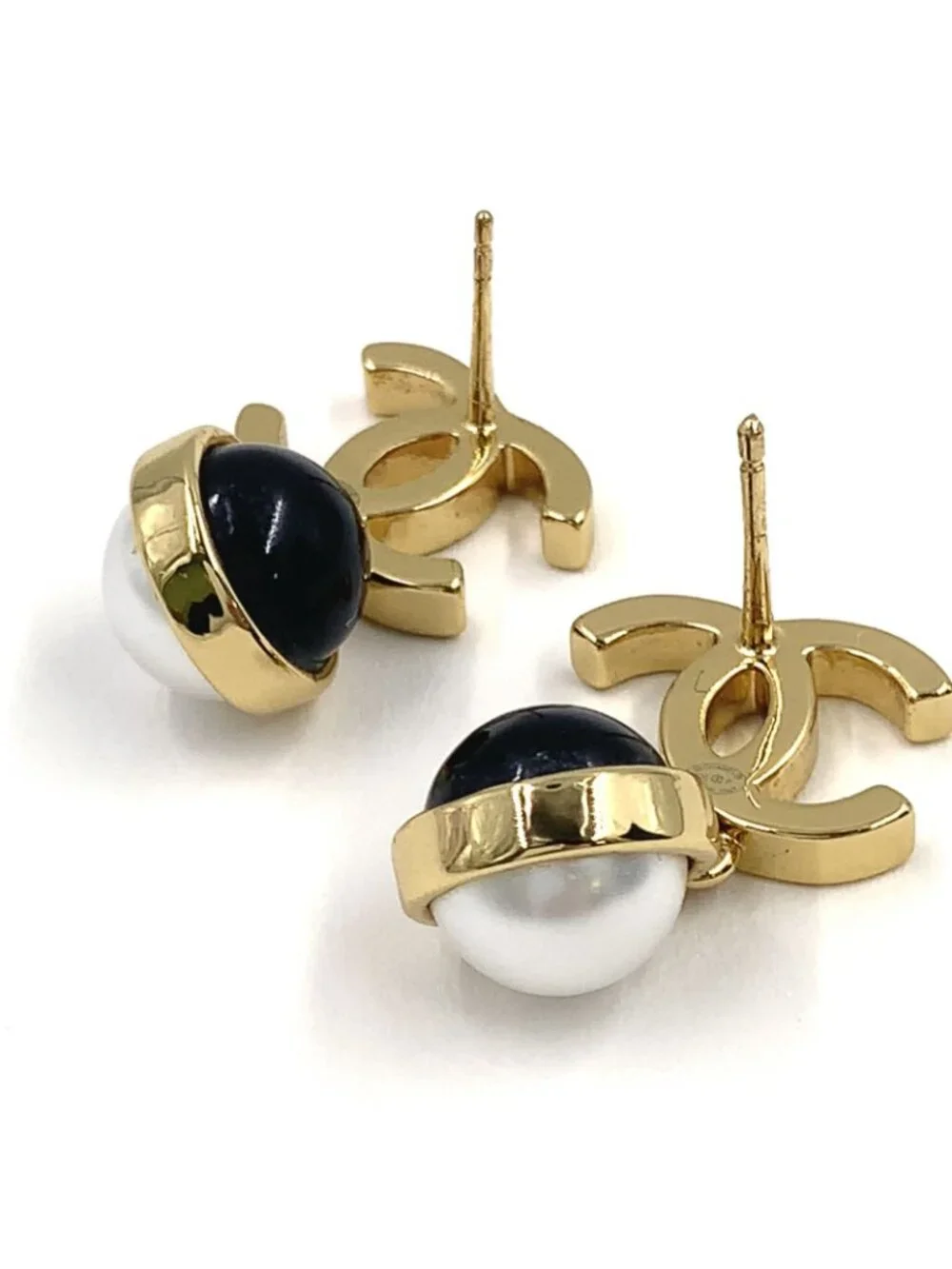 Chanel CC Logo Bicolor Costume Pearl Swing Faux Resin Gold Black White Earrings